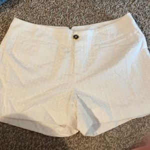 White textured shorts